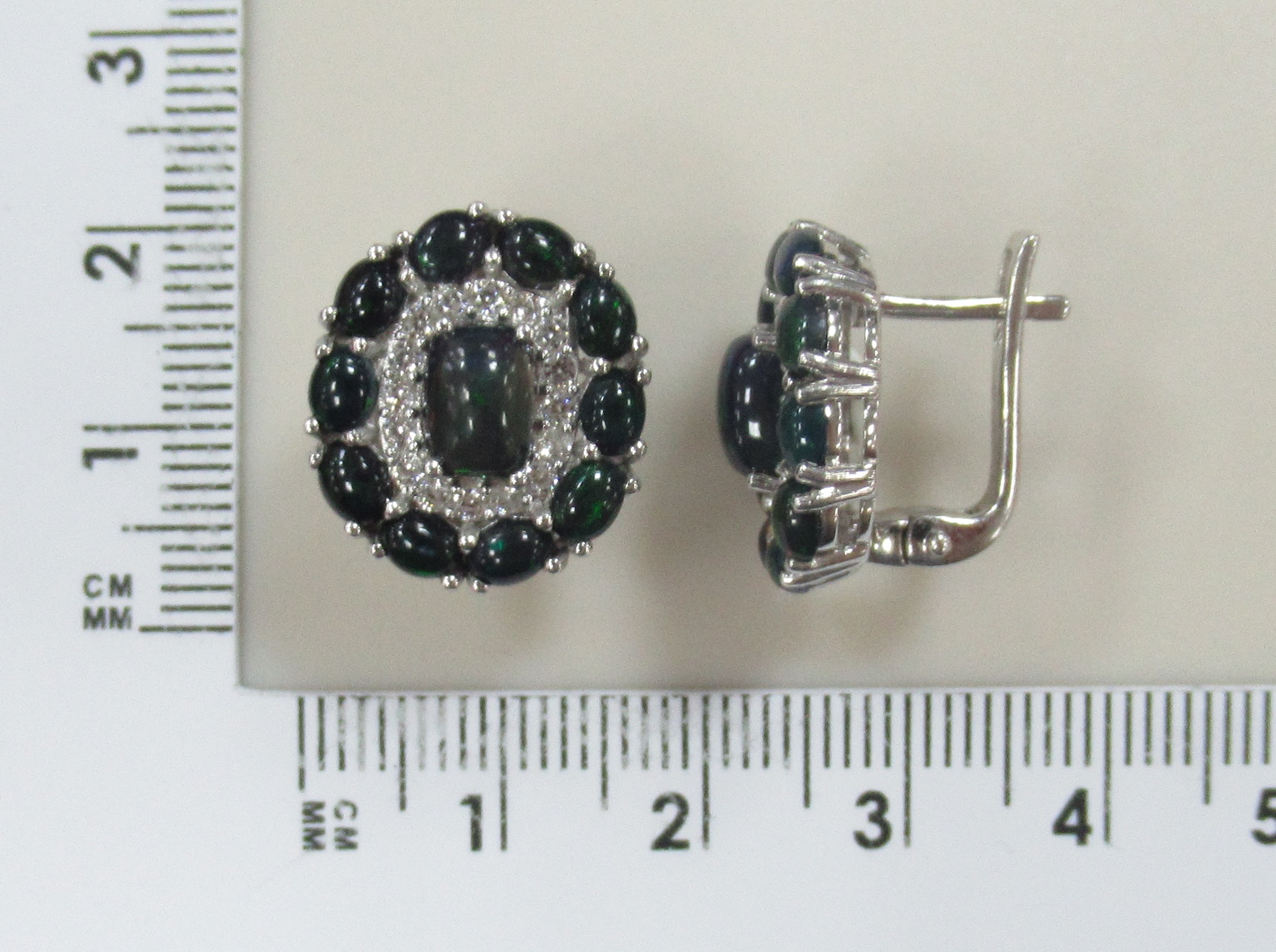 Серебряные серьги с опалами